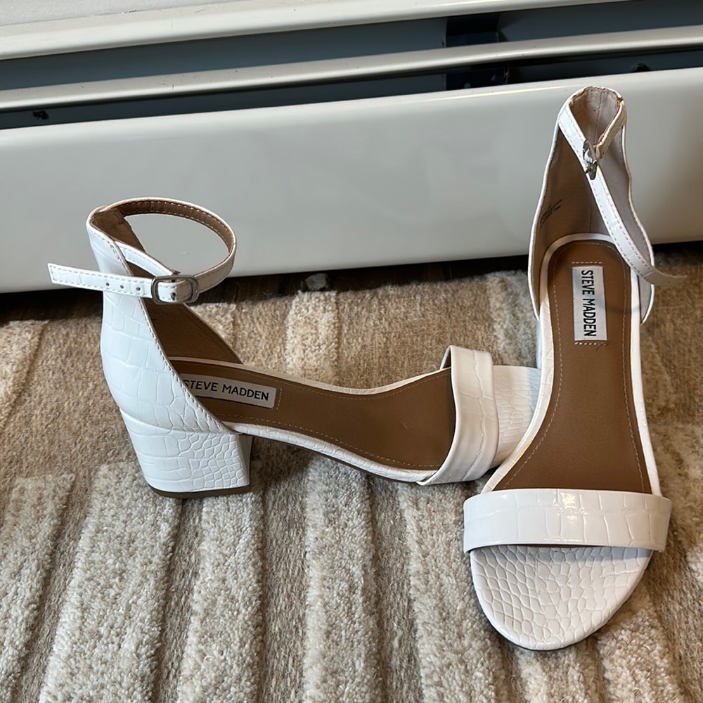 White alligator texture heeled sandals
